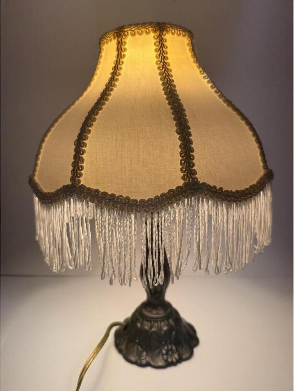 Vtg Victorian Style Metal Lily Pad Pattern Table Lamp w/Satin Fringe Shade Cream